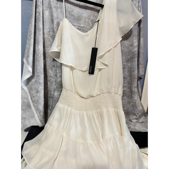 Krisa ONE SHOULDER RUFFLE DRESS-CREAM | Size XS | Made in the USA - Picture 4 of 8